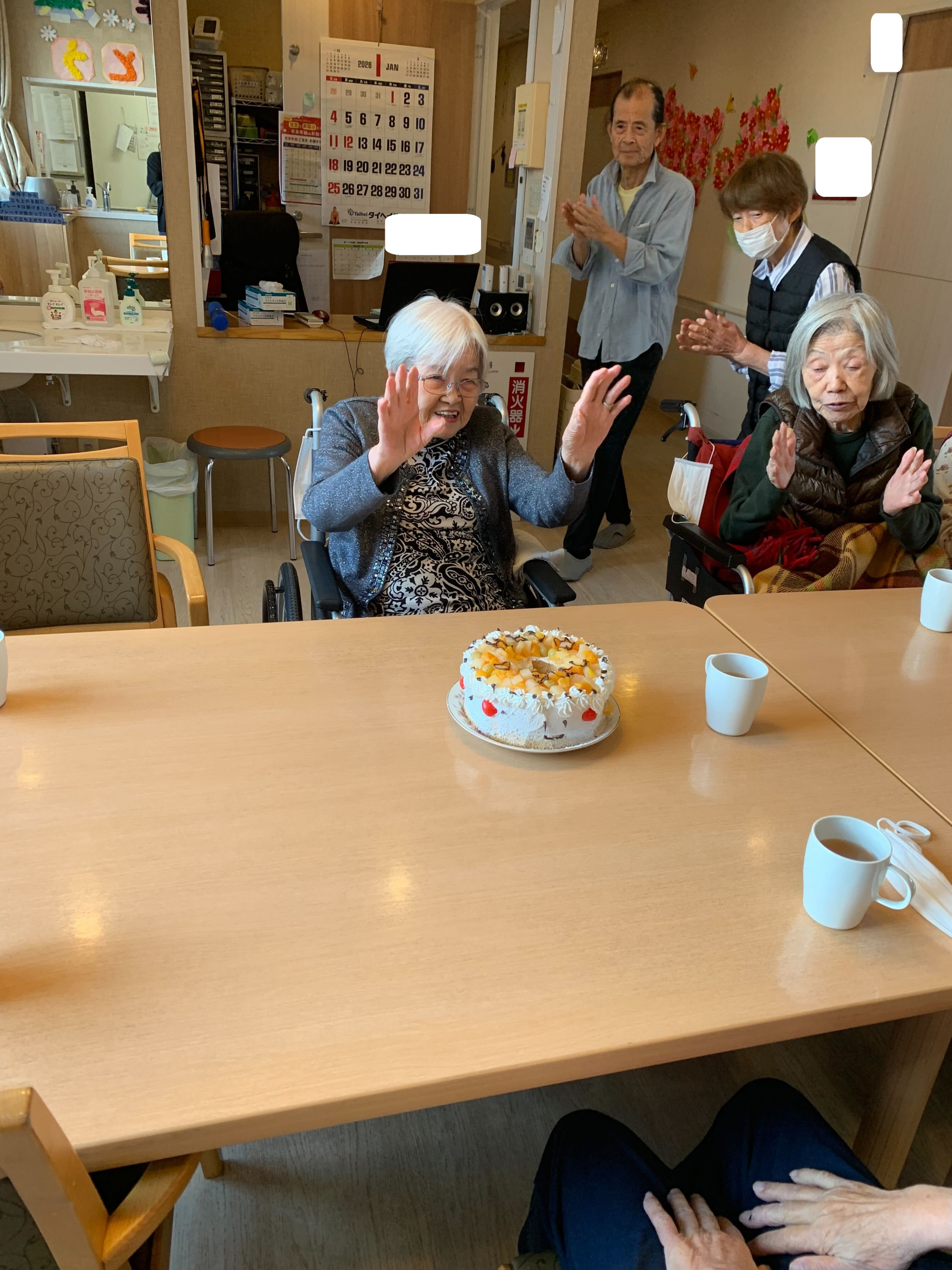 M様の誕生会～｜福祉・介護・支援 社会福祉法人 奉優会（ほうゆうかい）