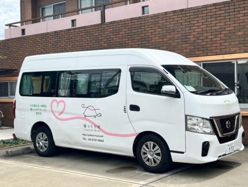 大型車いすが2台乗車できる車輌を完備しています