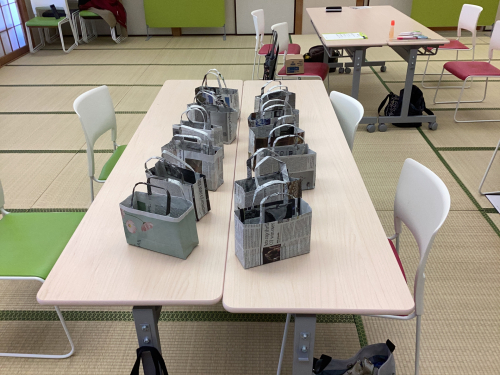 リサイクル講座英字新聞で作るバッグ(^.^)