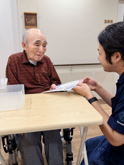 敬老の日、いつも笑顔で元気に過ごしましょう♪。下馬の家の職員のタインです。