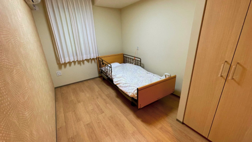 短期間の宿泊が必要な方のために、快適な寝室をご用意しています。レスパイトケアを利用して、ご家族様にも安心の休息を提供します。